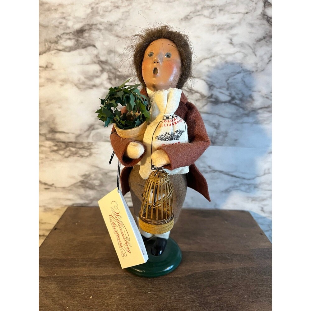 Byers Choice Williamsburg Caroler Boy With Bird Cage, Peanuts  2003 Signed Byers